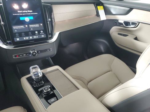 Certified 2026 Volvo XC90 B6 Plus w/ Protection Package Premier AWD/4WD image 18