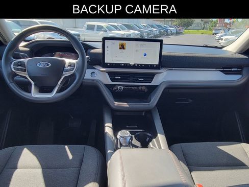 Used 2025 Ford Explorer Active AWD/4WD image 8