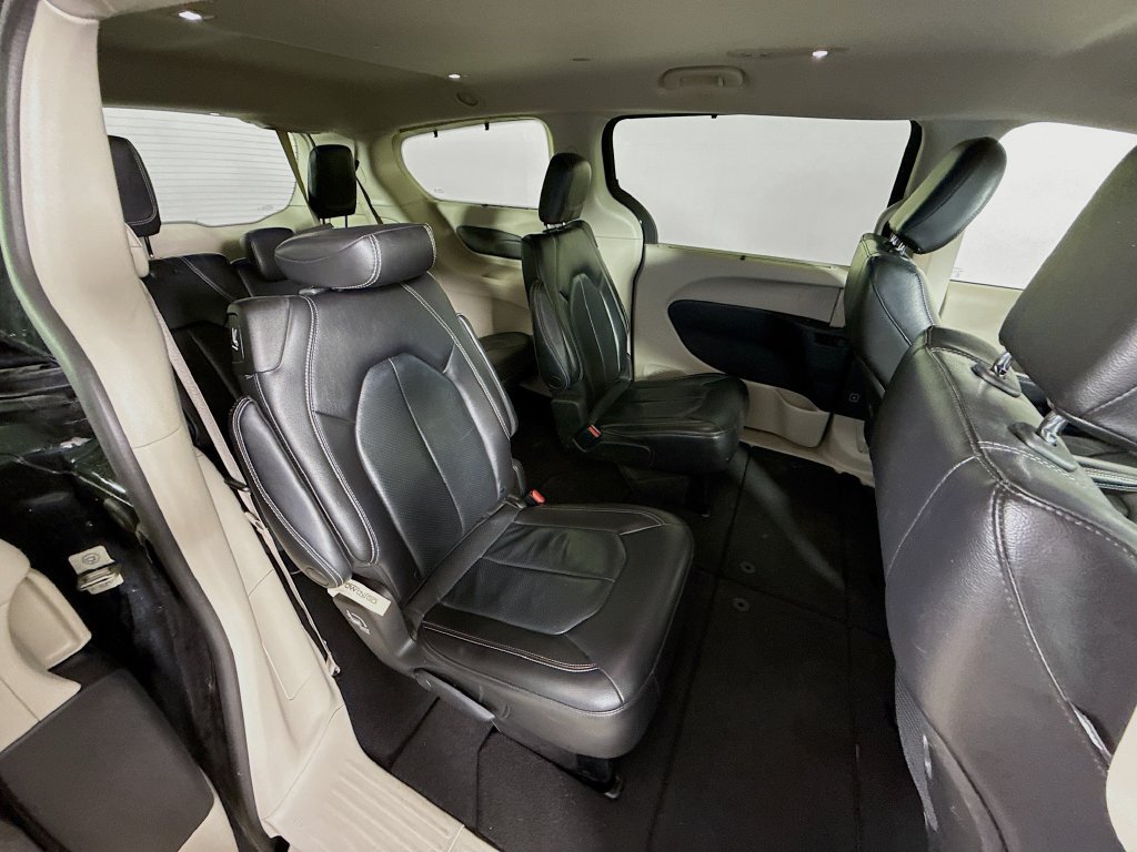 Used 2022 Chrysler Pacifica Touring-L FWD image 28