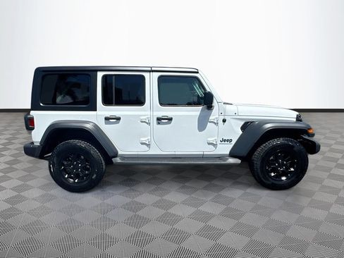 Used 2023 Jeep Wrangler Unlimited w/ Cold Weather Group AWD/4WD image 5