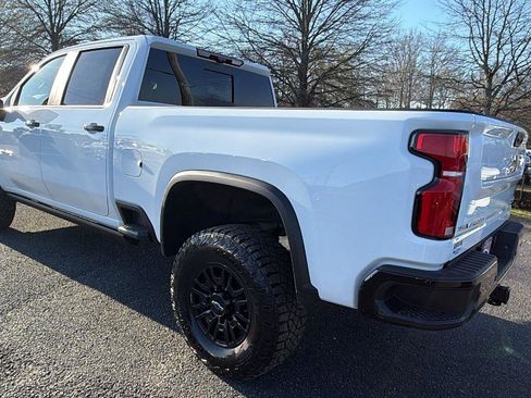 New 2026 Chevrolet Silverado 2500 ZR2 AWD/4WD image 7