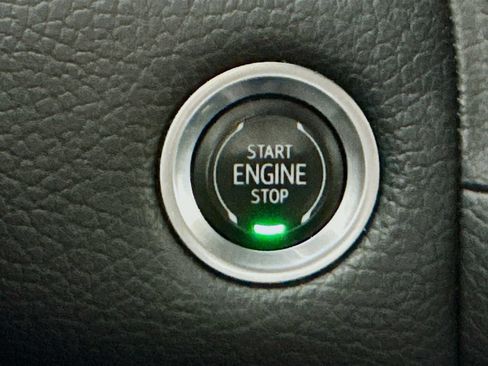 Used 2022 GMC Yukon Denali AWD/4WD image 19