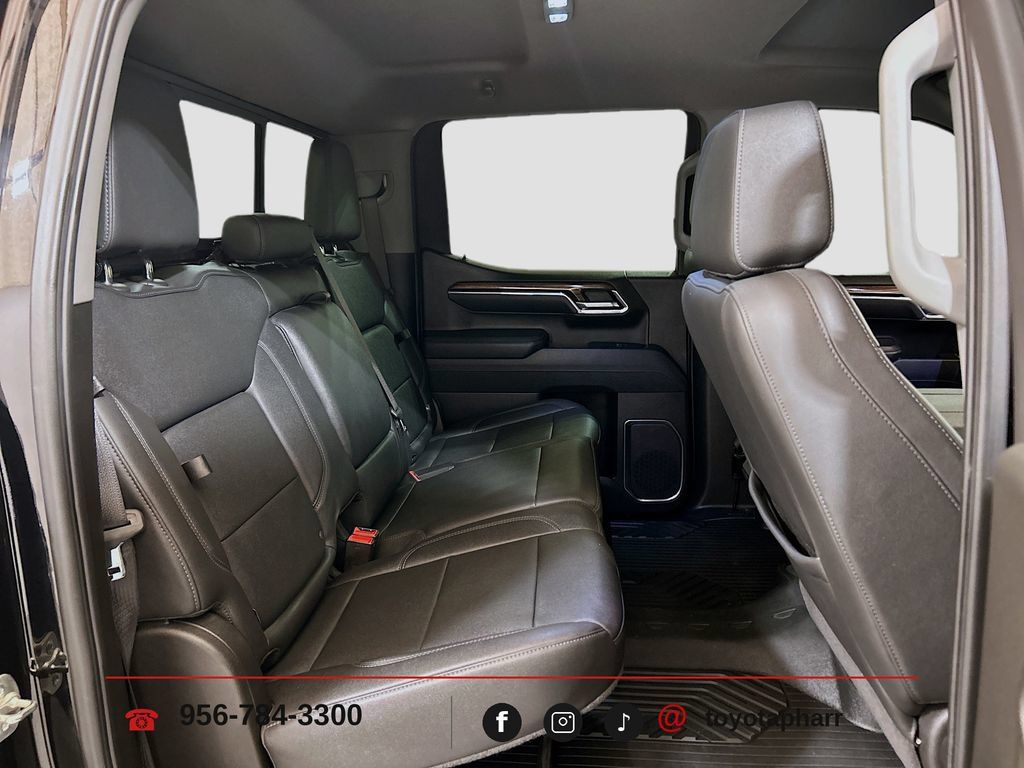 Used 2025 Chevrolet Silverado 1500 LT Trail Boss w/ LT Trail Boss Premium Package AWD/4WD image 27