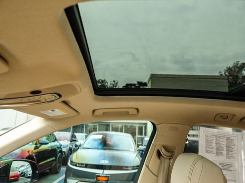 Used 2023 Audi Q5 2.0T Premium w/ Convenience Package image 7