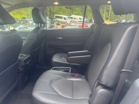 Used 2025 Toyota Grand Highlander FWD image 27