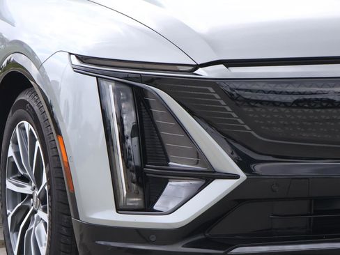 Used 2024 Cadillac Lyriq Sport image 9