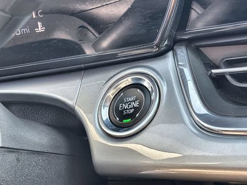 Used 2025 Chevrolet Trax LT FWD image 16