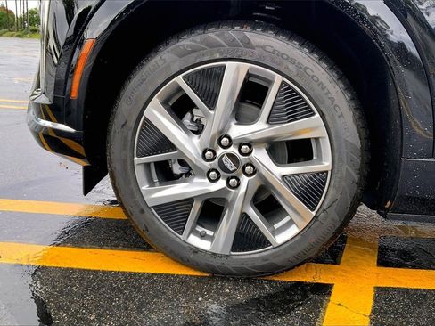 New 2026 Cadillac Optiq Luxury 1 image 13