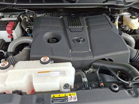 Used 2024 Toyota Tundra Limited image 28