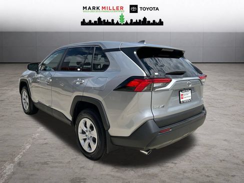 Used 2023 Toyota RAV4 LE AWD/4WD image 3