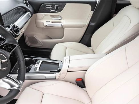 New 2026 Mercedes-Benz GLB 250 4MATIC image 11