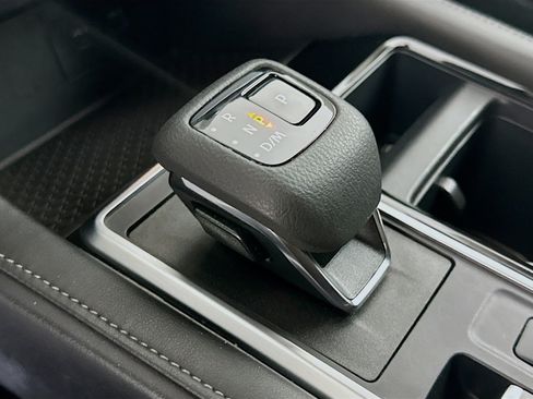 Used 2025 Nissan Pathfinder SV FWD image 24