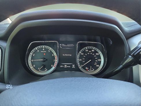 Used 2017 Nissan Titan SV image 23