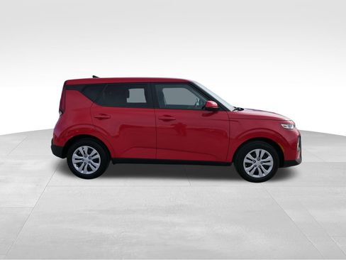 Used 2021 Kia Soul LX image 2