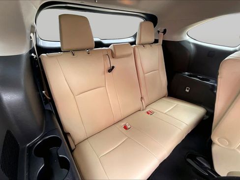 Used 2023 Toyota Highlander XLE FWD image 32