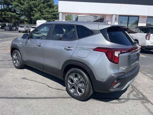 Used 2024 Kia Seltos LX AWD/4WD image 3