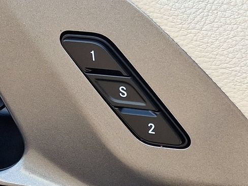 Used 2024 Chrysler Pacifica Limited FWD image 29