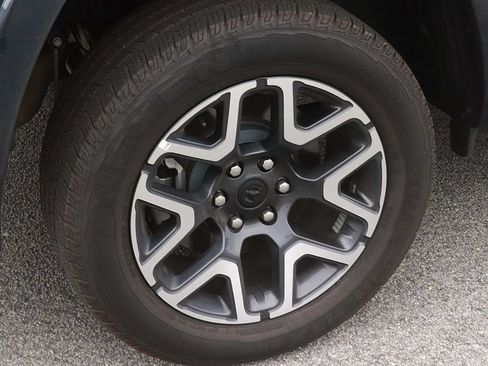 Used 2026 RAM 1500 Laramie AWD/4WD image 8