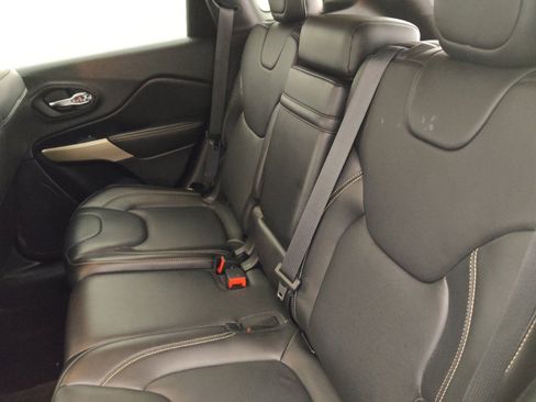 Used 2018 Jeep Cherokee Limited FWD image 18