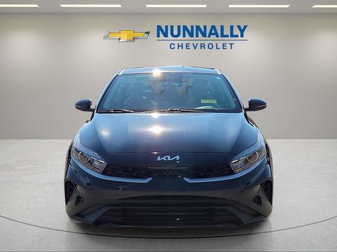 Used 2023 Kia Forte LXS w/ LXS Technology Package FWD image 8