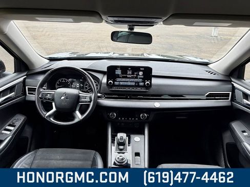Used 2022 Mitsubishi Outlander SE image 26