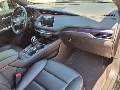 Used 2023 Cadillac XT4 Luxury w/ Cold Weather Package image 8