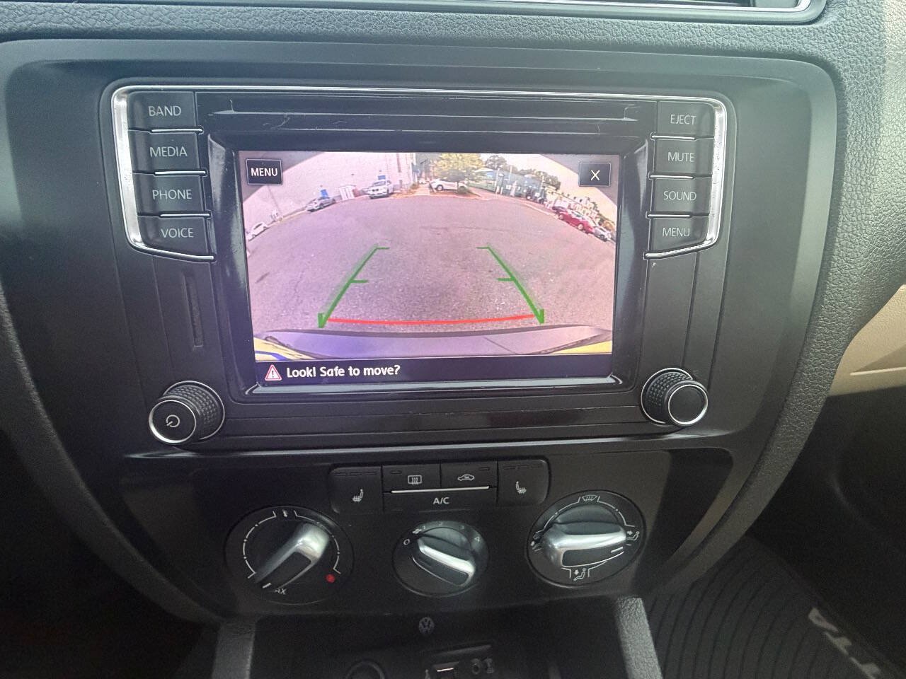 Used 2016 Jeep Cherokee Limited w/ Technology Group AWD/4WD image 9