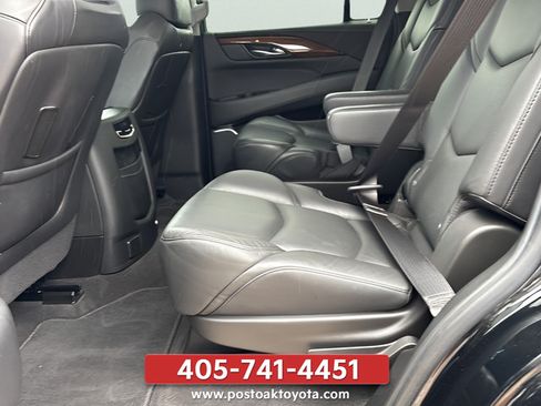 Used 2020 Cadillac Escalade Luxury w/ Escalade Sport Edition AWD/4WD image 15