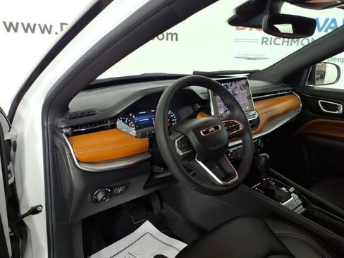 Used 2025 Jeep Compass Limited AWD/4WD image 13