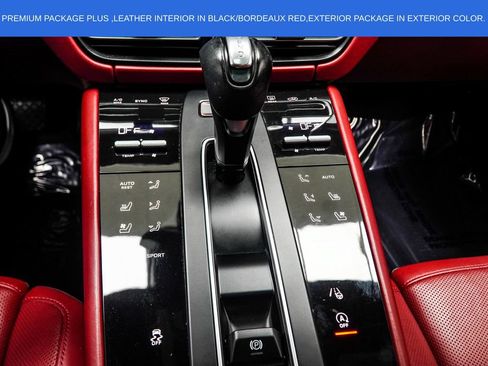 Used 2023 Porsche Macan AWD/4WD image 23