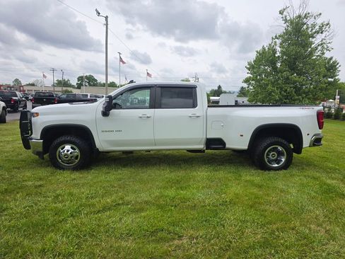 Used 2022 Chevrolet Silverado 3500 LT w/ Convenience Package AWD/4WD image 4
