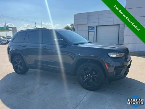Used 2023 Jeep Grand Cherokee Altitude AWD/4WD image 3