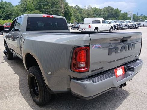 New 2026 RAM 3500 Big Horn AWD/4WD image 9
