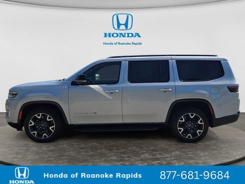 Used 2024 Jeep Wagoneer Series III AWD/4WD image 2