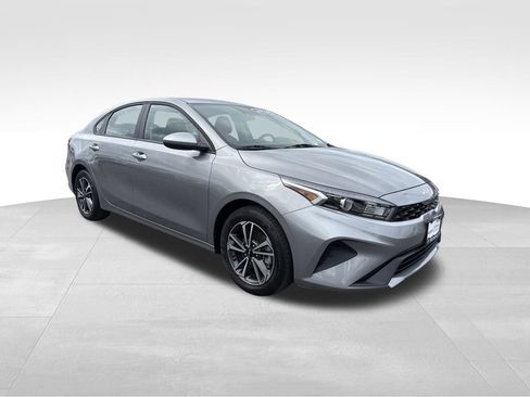 Certified 2024 Kia Forte LXS FWD image 4