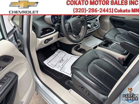 Used 2023 Chrysler Pacifica Touring-L FWD image 15