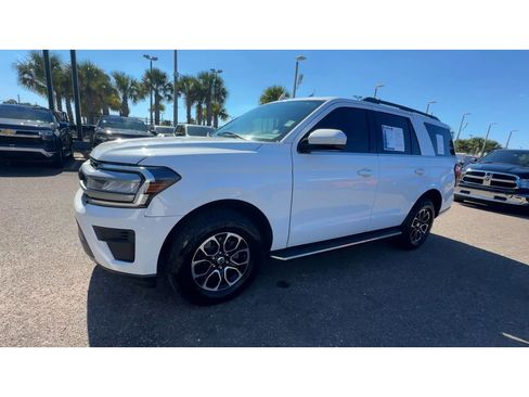 Used 2022 Ford Expedition XLT image 6