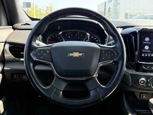 Used 2022 Chevrolet Traverse LT FWD image 6