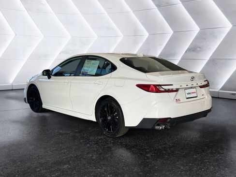 Used 2025 Toyota Camry SE image 6