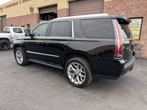 Used 2018 Cadillac Escalade Platinum AWD/4WD image 25