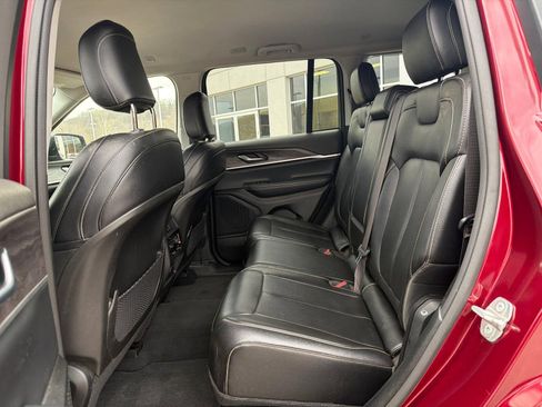 Used 2023 Jeep Grand Cherokee Limited image 17