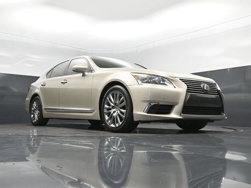 Used 2016 Lexus LS 460 w/ Comfort Package RWD image 41
