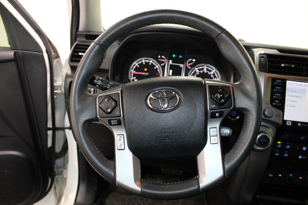 Used 2020 Toyota 4Runner Limited AWD/4WD image 17