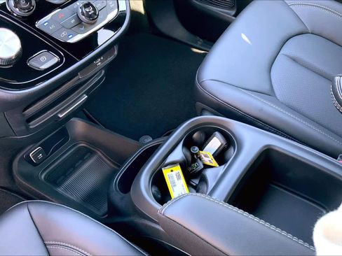 New 2026 Chrysler Voyager LX image 5