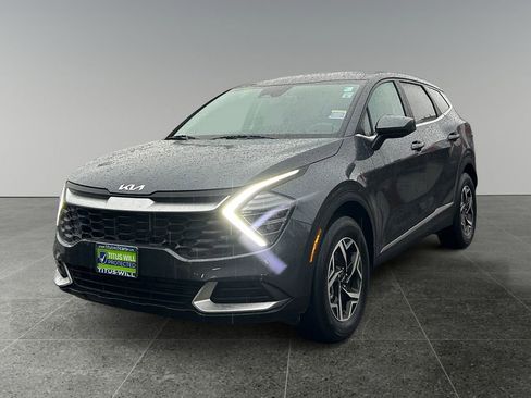 Used 2024 Kia Sportage LX image 3