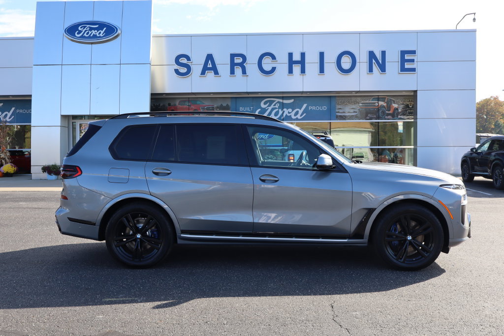 Used 2023 BMW X7 xDrive40i w/ M Sport Package AWD/4WD image 2