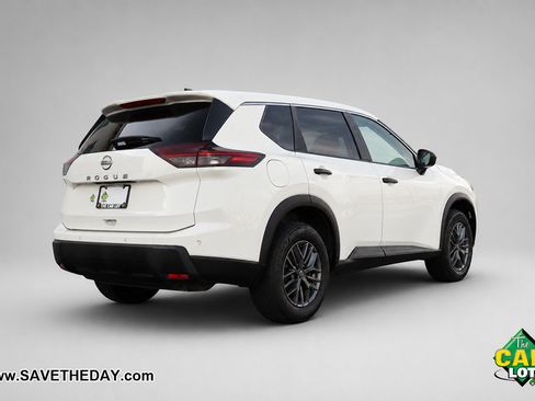 Used 2024 Nissan Rogue S FWD image 8