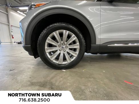 Used 2020 Ford Explorer Limited w/ Equipment Group 310A AWD/4WD image 30