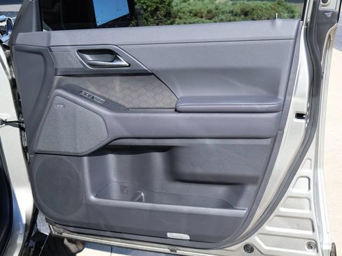 Used 2026 Lexus GX 550 w/ Accessory Package (2T) AWD/4WD image 12
