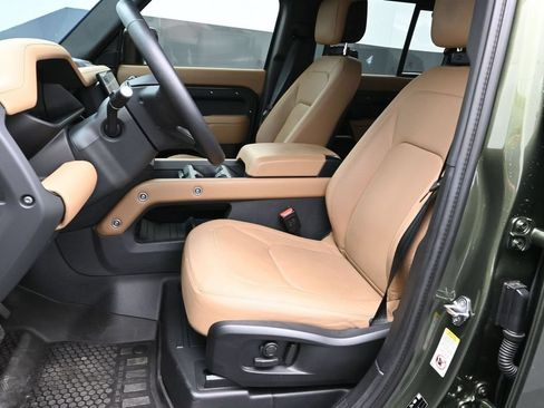 Used 2026 Land Rover Defender 110 X-Dynamic SE AWD/4WD image 5